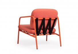 Dezeen与英国家具公司Deadgood合作，让读者有机会赢得David Irwin设计的橙色休闲椅