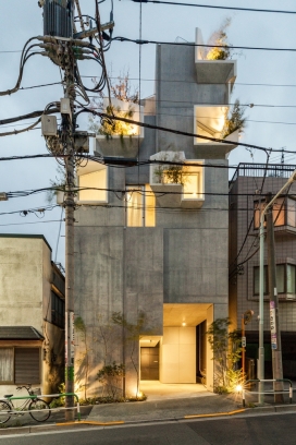 日本331平米有17种阳台集合的树屋