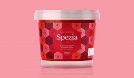 初恋时的爱-SPEZIA优雅几何酱汁包装-开发了一种六边形几何图案，可用作横跨包装和其他品牌的网格。