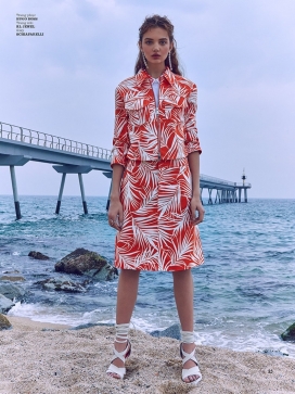 ELLE越南-海滩上别致的连衣裙时装秀-蓬松的波浪发型，柔软的妆容