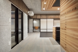 用现代手法传承经典材料的日本82平米椽子住宅