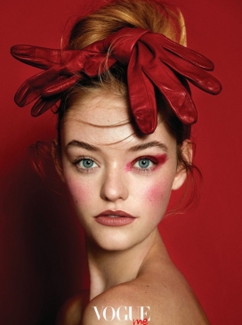 薇洛汉德-红色的时尚-VOGUE台湾-猩红色时装搭配醒目的妆容，华丽的外表