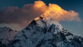 尼泊尔山