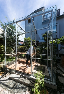 日本208平米附带六个玻璃屋的住宅