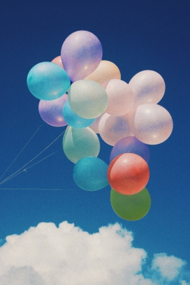飞上天的五彩氢气球