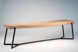 利用木材垂直切割使座椅弹跳的弯曲的木凳子