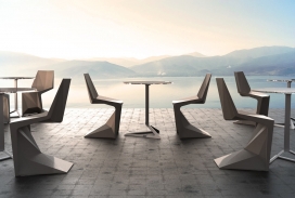 Vondom与Karim Rashid合作​​设计的Voxel椅子