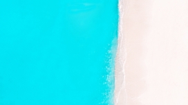 高清晰唯美蓝色海滩与细沙壁纸