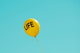 高清晰LIFE黄色气球壁纸