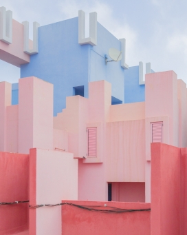西班牙卡尔佩-彩色的房屋