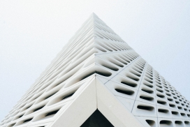 三角镂空几何建筑