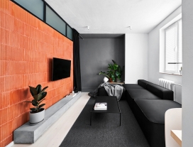 40平米以下采用鲜明黑白木质的装饰小公寓