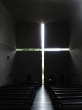 日本十字架光之教堂