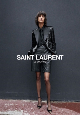 世界上最著名的七位模特向圣罗兰（Saint Laurent）晚礼服标志性血统书致敬