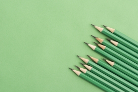 排列有序的绿色铅笔头
