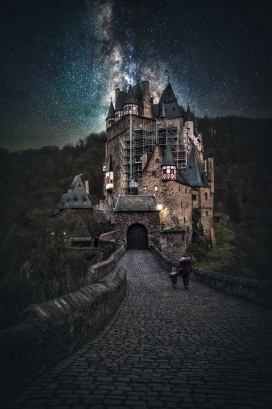 欧式星空下的城堡建筑