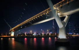 城市高架桥江景图