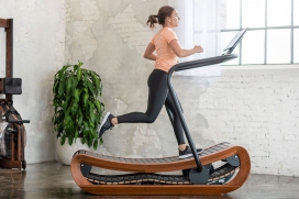 可保证自然运动，为您提供完美锻炼方式的弯曲手动跑步机