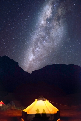 星空下的帐篷风景图