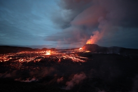 燃烧的火山图