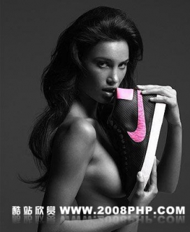 耐克360度鞋子的广告女模特图