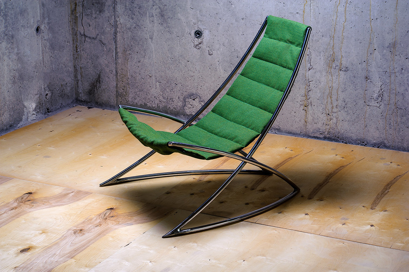 CROSSARC chair-圆弧椅子-有很多座位角度变化，他们可以很简单切换就像 