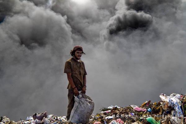 巴西垃圾场工人拾垃圾场面摄影---酷图编号12