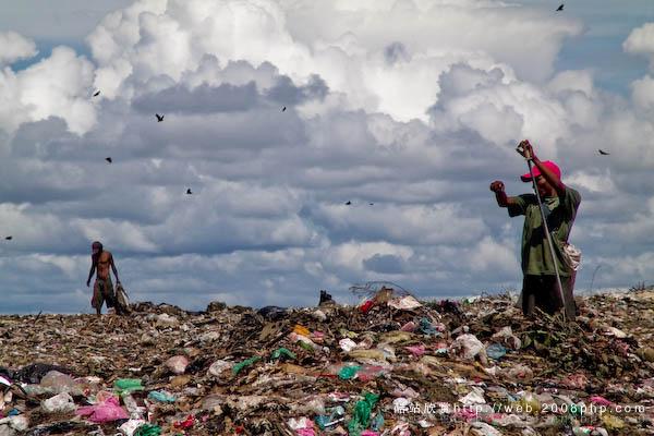 巴西垃圾场工人拾垃圾场面摄影---酷图编号10