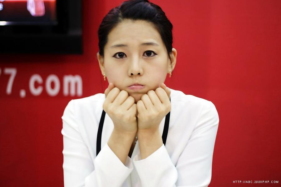 韩国成熟职业电视台节目主持人摄影---酷图编号1