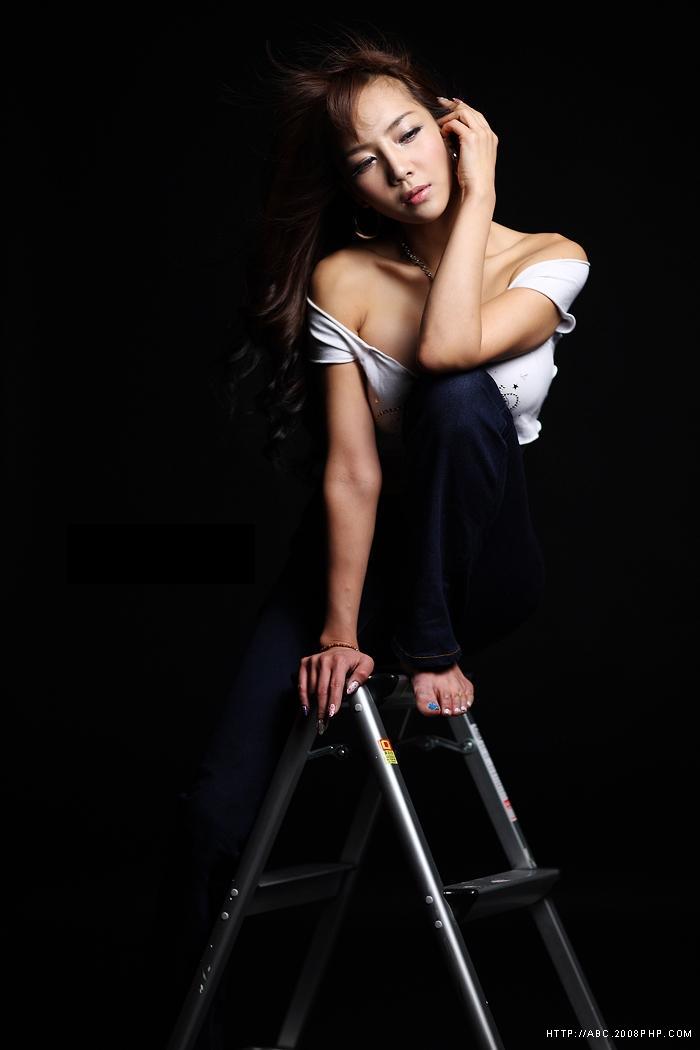 韩国三角铁架梯上得女人人像摄影---酷图编号3