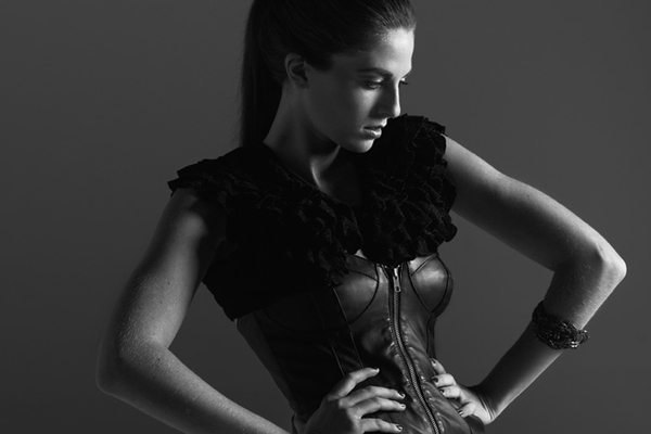 美国Shades of Gray黑色人像摄影-灰色灯罩---酷图编号3