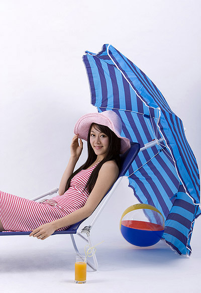 韩国夏日清凉沙滩游泳休息片刻女人图片---酷图编号9