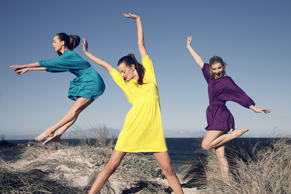 葡萄牙CHICA LOCA户外五颜六色连衣裙翩翩起舞的女人---酷图编号5