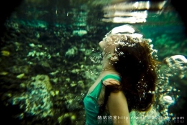 欧美美女水下艺术表演激情浪漫摄影欣赏