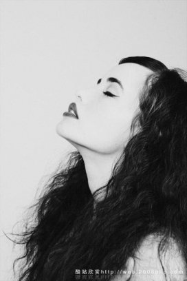 法国伦敦美少女受伤心灵黑白复古摄影欣赏
