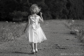 欧美浪漫天真小女孩灰色系列摄影欣赏