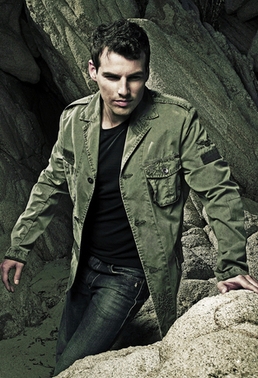 瑞士情侣户外海边个性摄影欣赏