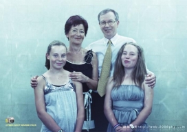 欧美索尼电子SONY CYBER-SHOT防水数码盒广告