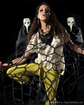 英国时尚女性Volto人像邂逅面具摄影欣赏