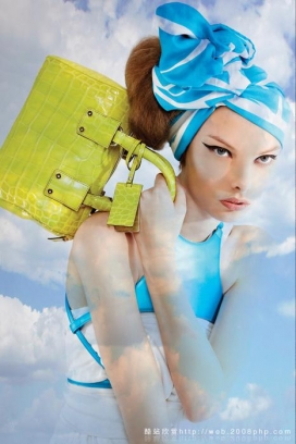 法国ELLE-WALKING ON CLOUDS时尚品牌包女性摄影欣赏