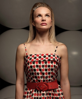 西班牙99 Luftballons时尚女人VS气球摄影