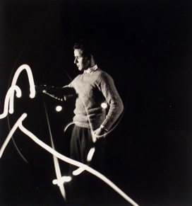 墨西哥夜晚男士舞动荧光棒--速度捕拍摄影