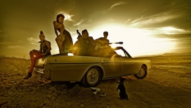 西班牙KRAKOVIA克拉科夫户外黄昏景象美女VS车