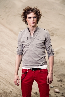 美国Foggy帅气男生户外时装沙漠艺术摄影