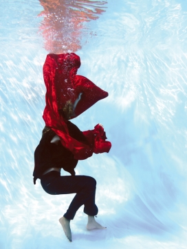 欧美The Muse水下女人彩带艺术摄影