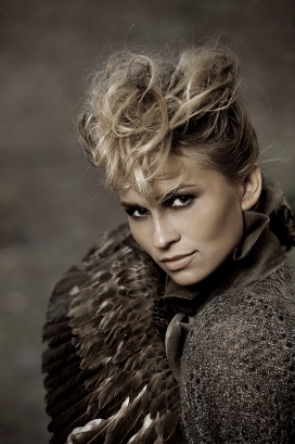 法国Mistress of Woods时尚成熟女性户外摄影