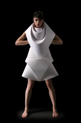 匈牙利Pleats - Origami Fashion Editorial女人褶-折纸时装摄影