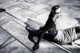 欧美FUGAZI女性模特户外马路摄影