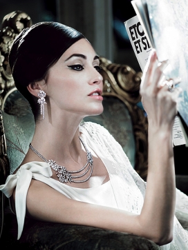 保加利亚tanishq带华丽珠宝首饰的女人