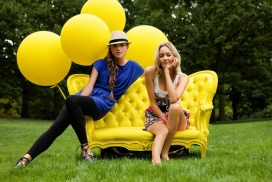 瑞士-俏皮女孩公园嬉戏人像摄影